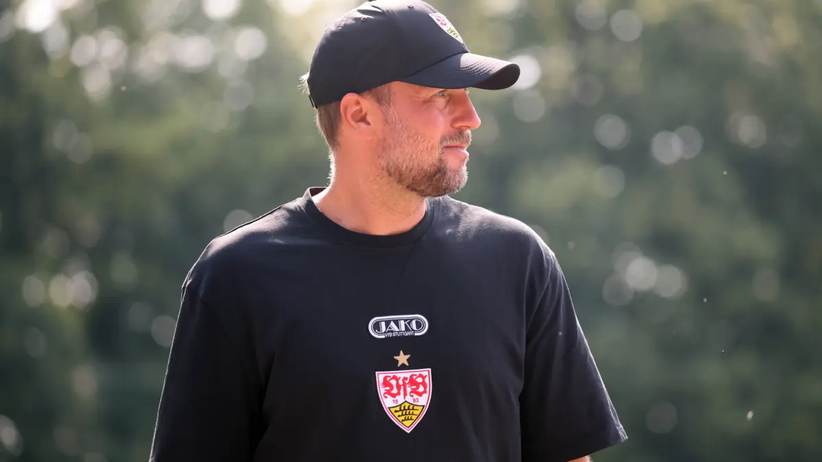 01.08.26 VfB Stuttgart - Paris FC: 01.08.26 VfB Stuttgart - Paris FC Deutschland, Stuttgart, 01.08.2026, Fussball, Bundesliga, Saison 2026/2027, Testspiel, VfB Stuttgart - Paris FC: Sebastian Hoeneß Trainer VfB Stuttgart. *** August 1, 2026: VfB Stuttgart vs. Paris FC, Germany, Stuttgart, August 1, 2026, Soccer, Bundesliga, 20262027 Season, Friendly Match, VfB Stuttgart vs. Paris FC, Sebastian Hoeneß, Head Coach of VfB Stuttgart