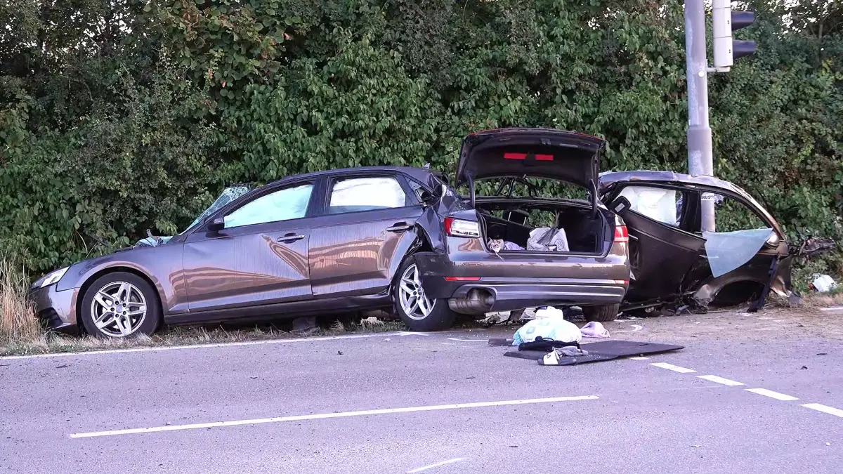 Audi wird bei Unfall bei Großingersheim in zwei Hälften geteilt
