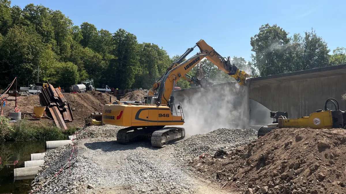Die Murrbrücke auf der Straße zwischen Marbach und Murr wird abgerissen.