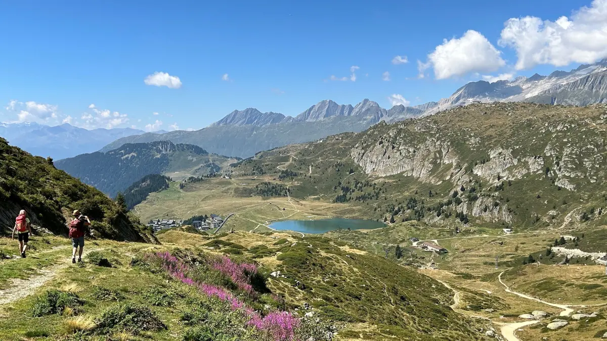 Die Bettmeralp lädt zu vielfältigen Wanderungen ein.