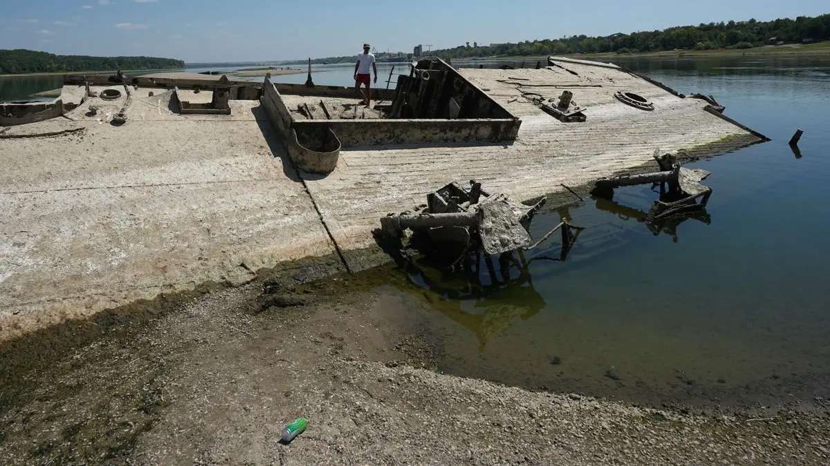 Beim Rückzug der Deutschen Kriegsmarine aus dem Schwarzen Meer ab September 1944 wurden knapp 200 Boote in der Donau selbst versenkt. Neben 14 Marinefährprähme waren die größten Schiffe die beiden Kriegstransporter KT 23 als U-Jäger UJ 106 und KT 38 als U-Jäger UJ 110 dabei. Auch das Verwundetentransportschiff "Bromberg" wurde dort selbst versenkt.