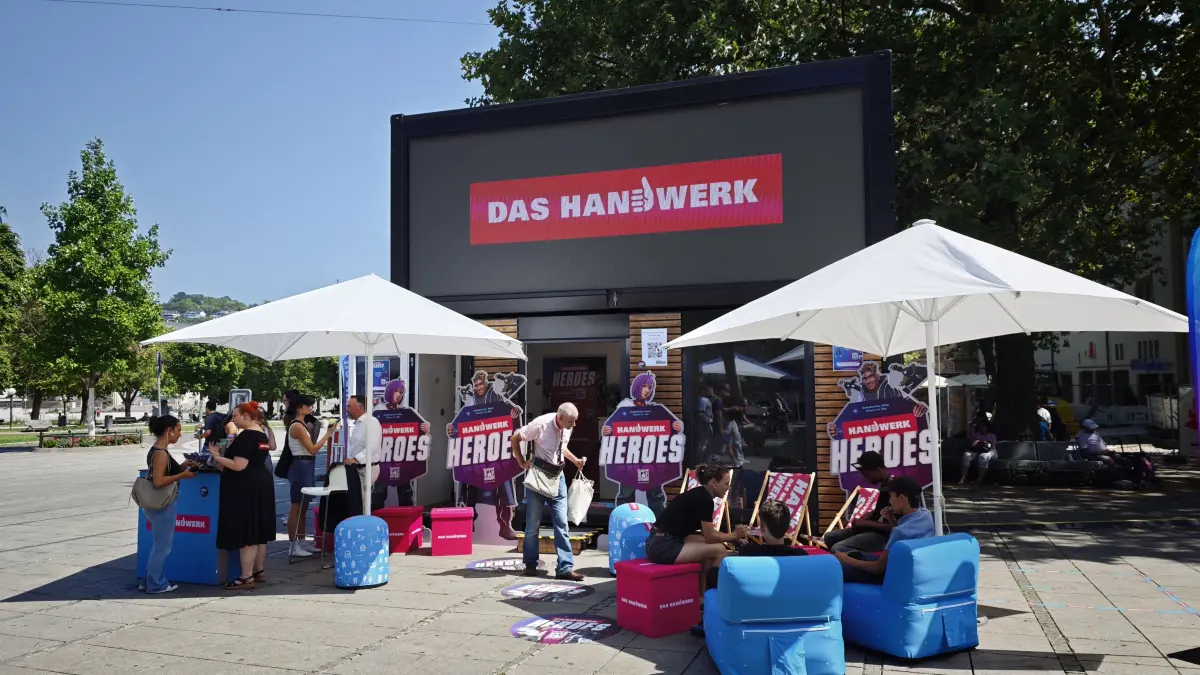 Die Handwerkskammer wirbt vom 4. bis zum 8. August auf dem Schlossplatz mit einer App, einer Gaming-Simulation und Beratungshelfern für eine Ausbildung im Handwerk.