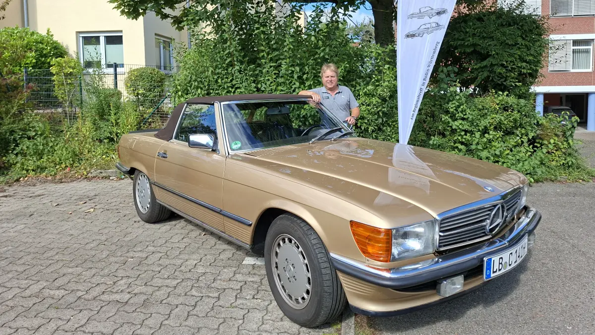 Thomas Schäfer aus Kornwestheim unternimmt mit seinem Mercedes SL gerne Ausfahrten.