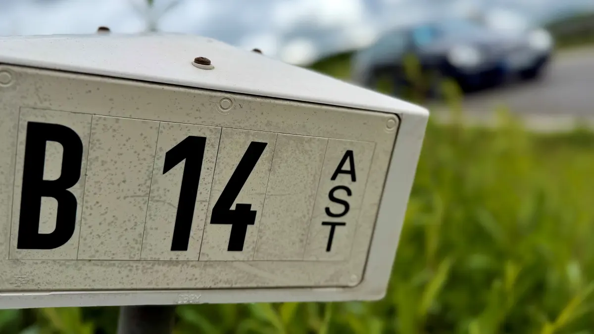 B14 Schild an Auffahrt bei Leutenbach Feature Symbolbild