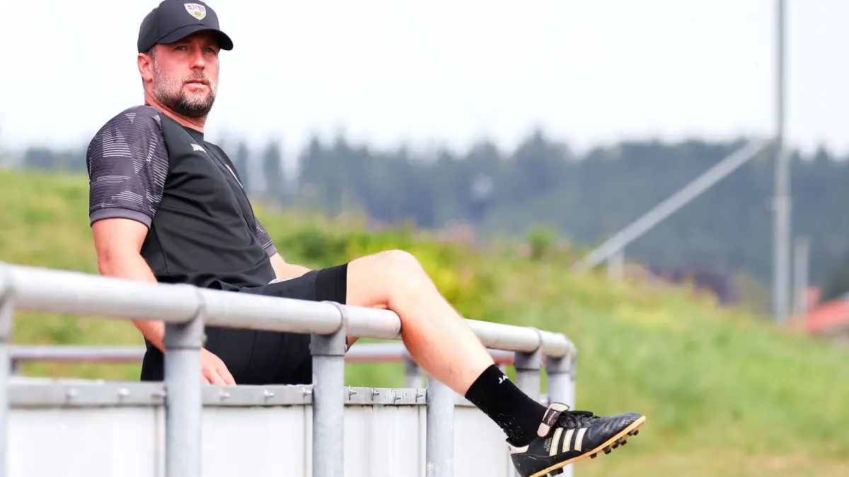 Fußball VfB Stuttgart Trainingslager: BAU // 07.08.2026, Deutschland, Grassau, Fußball Bundesliga, Saison 2026/2027, Trainingslager VfB Stuttgart, VfB Trainer Sebastian Hoeneß