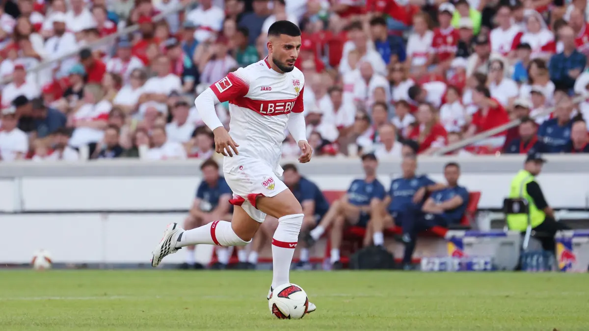 VfB Stuttgart Saisoneröffnung : BAU // Stuttgart , VfB Stuttgart Saisoneröffnung VfB Stuttgart vs. Everton FC, Deniz Undav (VfB)