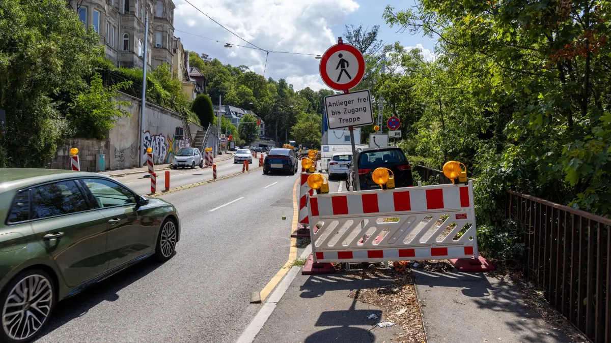 Baustelle Neue Weinsteige: Noch bis Jahresende bremst eine Baustelle auf der Neuen Weinsteige den Verkehr. Und der nächste Bauabschnitt soll kommendes Jahr begonnen werden.