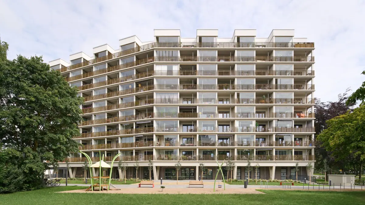 Revitalisierung eines Wohnhochhauses Sterntaler Weg in Lübeck von ppp architekten + stadtplaner.