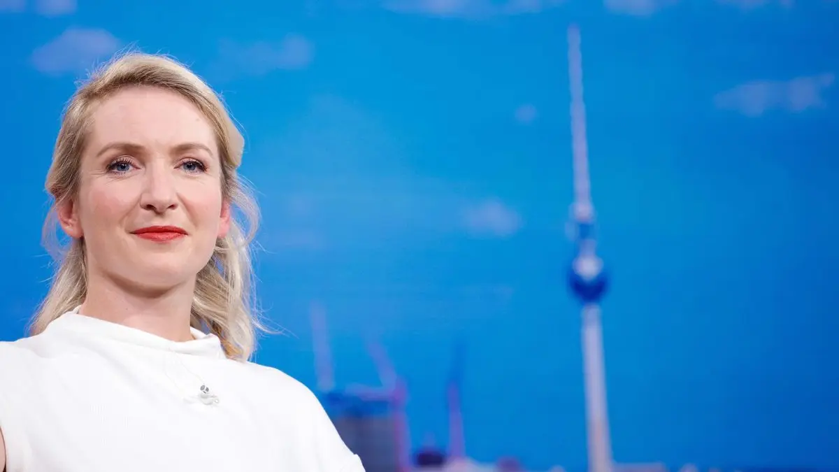 Ines Schwerdtner, Bundesvorsitzende der Partei „Die Linke“, sitzt am 12. Juli 2026 vor dem ARD-Sommerinterview für die Sendung „Bericht aus Berlin" im Hauptstadtstudio.