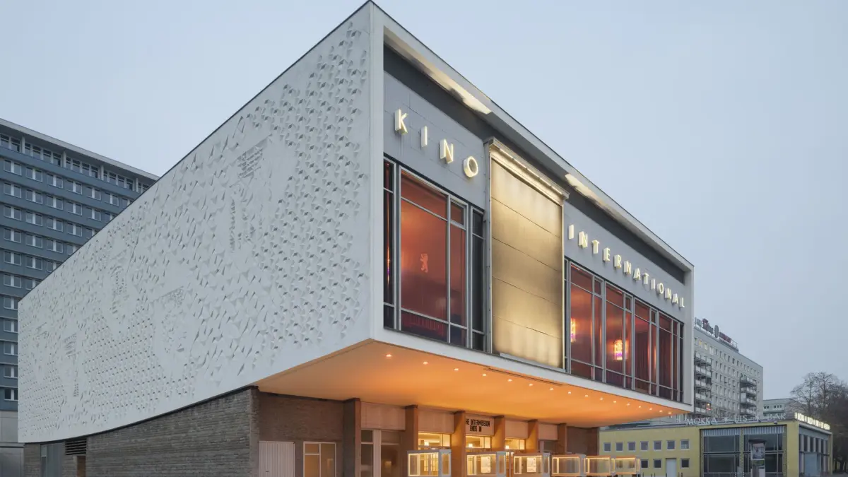 Sanierung des Kino International in Berlin von Dickmann Richter Architekten.