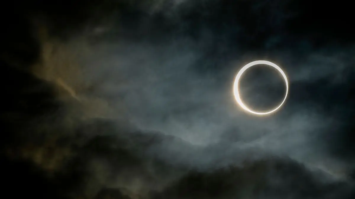 Der Mond schiebt sich am 22. Oktober 2024 während einer ringförmigen Sonnenfinsternis in Puerto San Julian an der Sonne vorbei. In Spanien kann man die totale Sonnenfinsternis sehen.