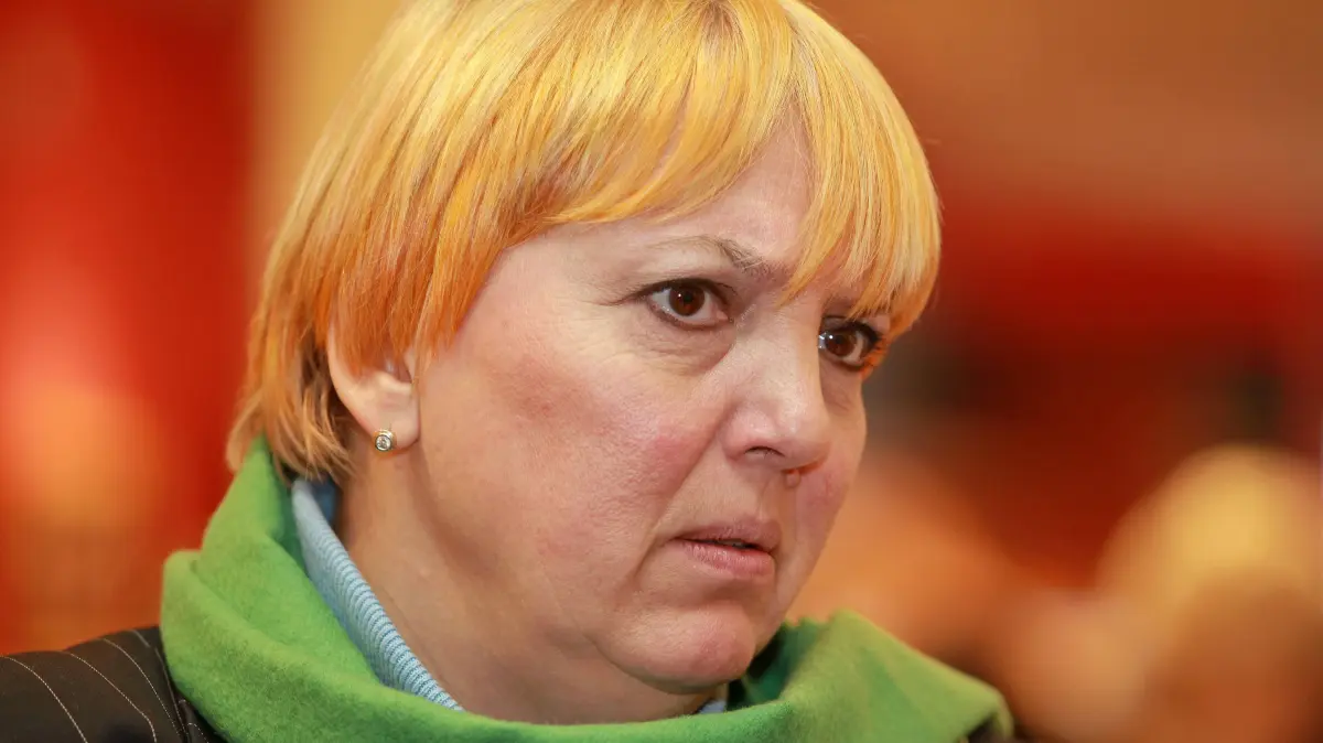 Die Aufgedrehte: Für Grünen-Aushängeschild Claudia Roth ist vor allem eins wichtig: grell und schrill zu sein. Ihre Haare und Gesinnung variieren zwischen rot, orangefarben und eidottergelb.