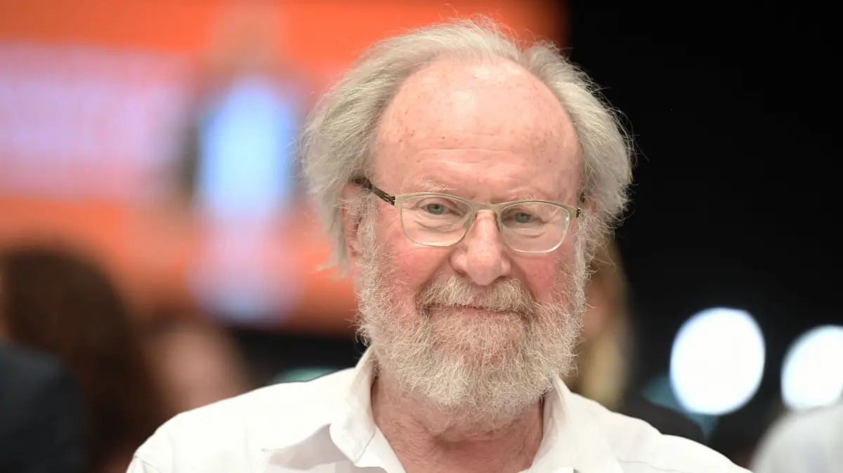 Der Advokat: Der frühere Bundestagspräsident Wolfgang Thierse ist von Hause aus ein literarischer Schöngeist. Das wirre rötlich-schüttere Haar samt Rübezahl-Bart passt zum Bild des weltabgewandten Gelehrten. Dabei ist der ostdeutsche Politiker einer der größten Taktiker in der SPD.