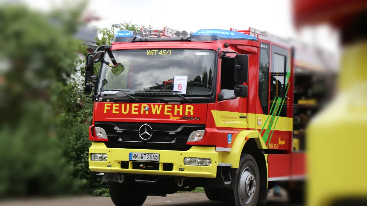Feuerwehr Einsatzfahrzeug Allmersbach Feature (Symbolbild)