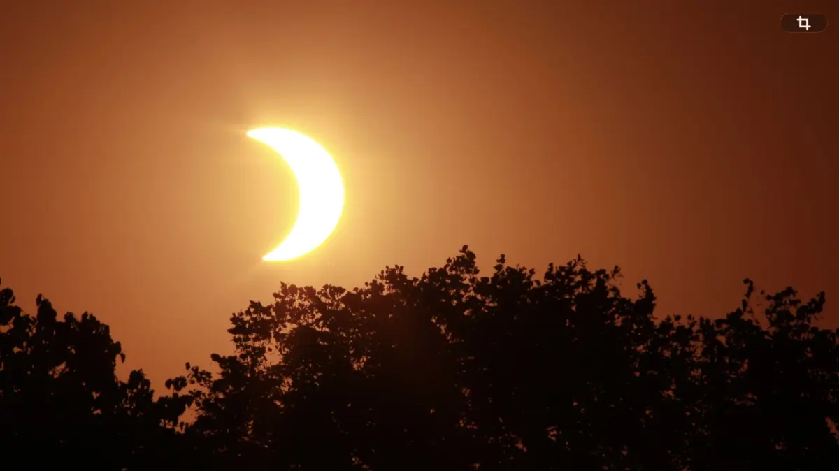 Paul M. aus Stuttgart-Weilimdorf verfolgte die Sonnenfinsternis im Ortsteil Bergheim in der Solitudestraße.