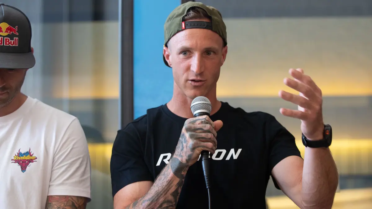 Downhill: Urban-MTB-Downhill-Event in Stuttgart - das erste in Deutschland dieser Art: Das Red Bull Team lädt mit Bürgermeister Clemens Maier zur Pressekonferenz für das Red Bull Cerro Abajo in Stuttgart. Johannes Fischbach
.FOTO: CHRISTIAN HASS
