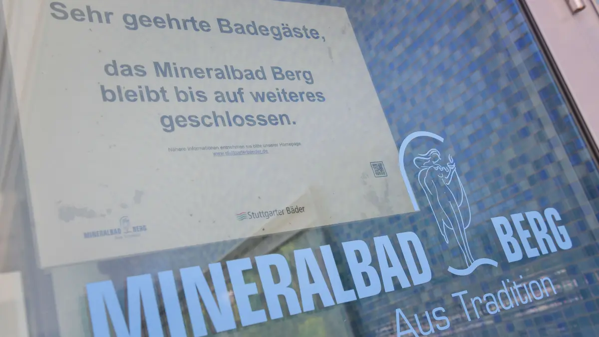 Bad Berg, Sanierung: Stuttgart, das Mineralbad Bad Berg,
aktuelles Bild der Baustelle, seit Monaten wird saniert, ist geschlossen, nur der Aussenbereich ist zugänglich.