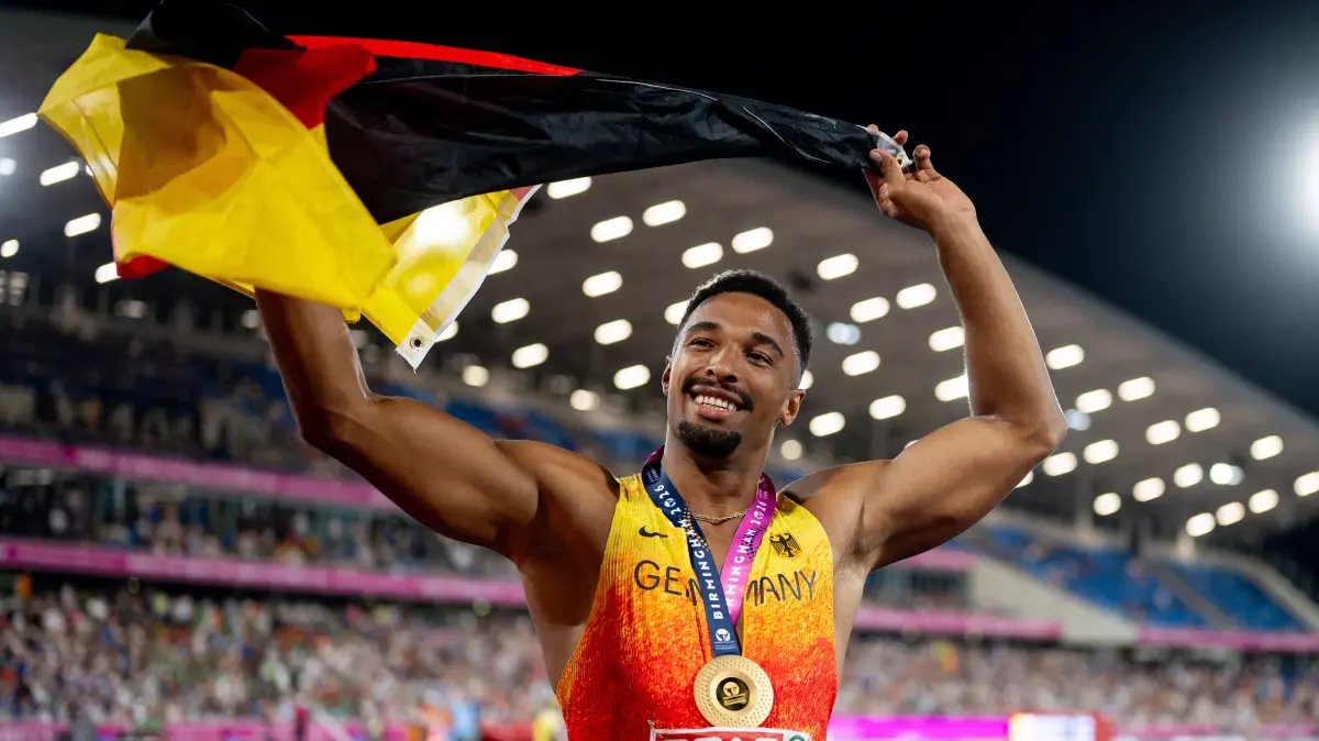 13.08.2026, GBR, Leichtathletik, Europameisterschaft 2026, Abendsession Tag 4, Birmingham: 13.08.2026, GBR, Leichtathletik, Europameisterschaft 2026, Abendsession Tag 4, Birmingham Leo Neugebauer Deutschland jubelt über Sieg und Gold Medaille, Zehnkampf Herren Birmingham Alexander Stadium England Großbritannien *** August 13, 2026, GBR, Track and Field, 2026 European Championships, Evening Session, Day 4, Birmingham: Leo Neugebauer of Germany celebrates his victory and gold medal in the men s decathlon at Alexander Stadium in Birmingham, England, United Kingdom Copyright: xNordphoto/Memmlerx