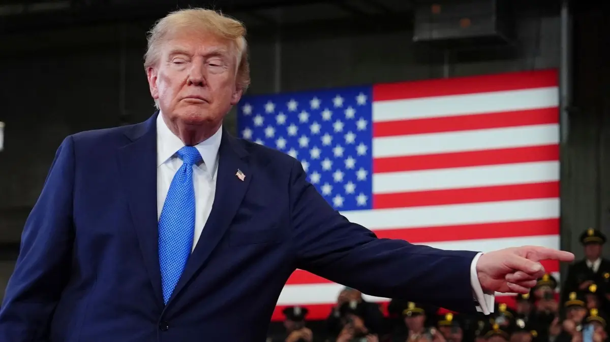 US-Präsident Trump: 14.08.2026, USA, Garden City: US-Präsident Donald Trump reagiert nach einer Rede im David Mack Center for Training and Intelligence. Foto: Julia Demaree Nikhinson/AP/dpa +++ dpa-Bildfunk +++