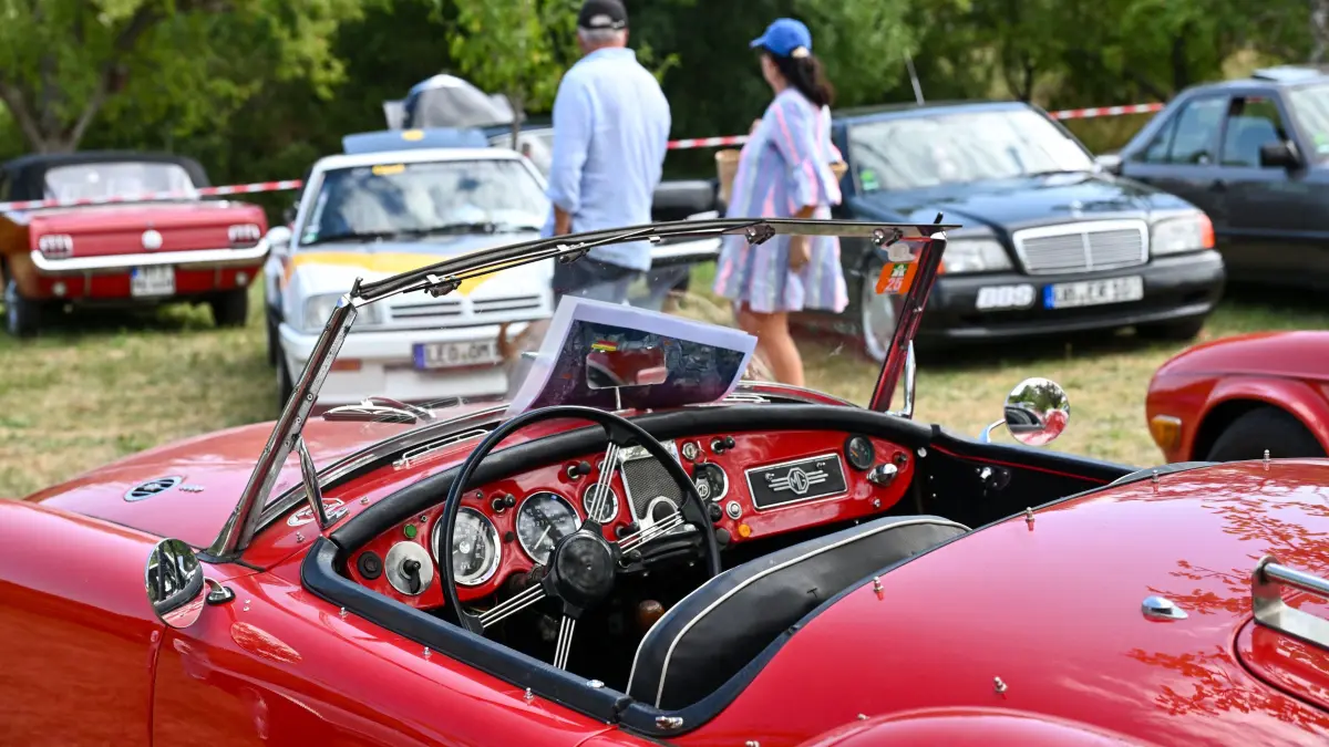 Oldtimer in Beuren: Historische Familienoldtimer wecken wohlige ...