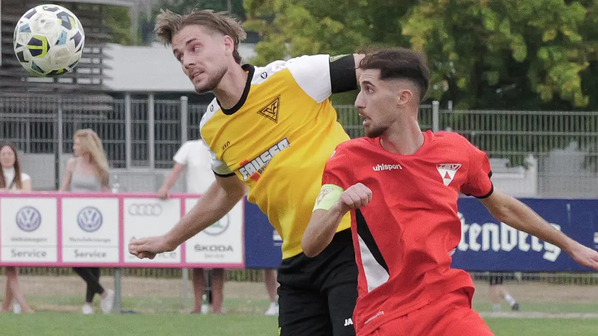 Fußball, Fussball, Landesliga, TV Echterdingen - TSV Weilimdorf: Fußball, Fussball, Landesliga, TV Echterdingen - TSV Weilimdorf
Nr.2 (E): David Govorusic - gelb/schwarz
Nr.17 (W): Enis Küley - rot
Fotograf: Günter E. Bergmann - Photography
Aufnahmedatum: 16.08.2026