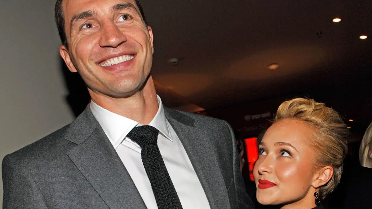 US-Schauspielerin Panettiere tot: ARCHIV - 24.09.2010, Bayern, München: Der Boxweltmeister Wladimir Klitschko und die US-Schauspielerin Hayden Panettiere bei der «United People Charity Night 2010». Foto: picture alliance / dpa +++ dpa-Bildfunk +++