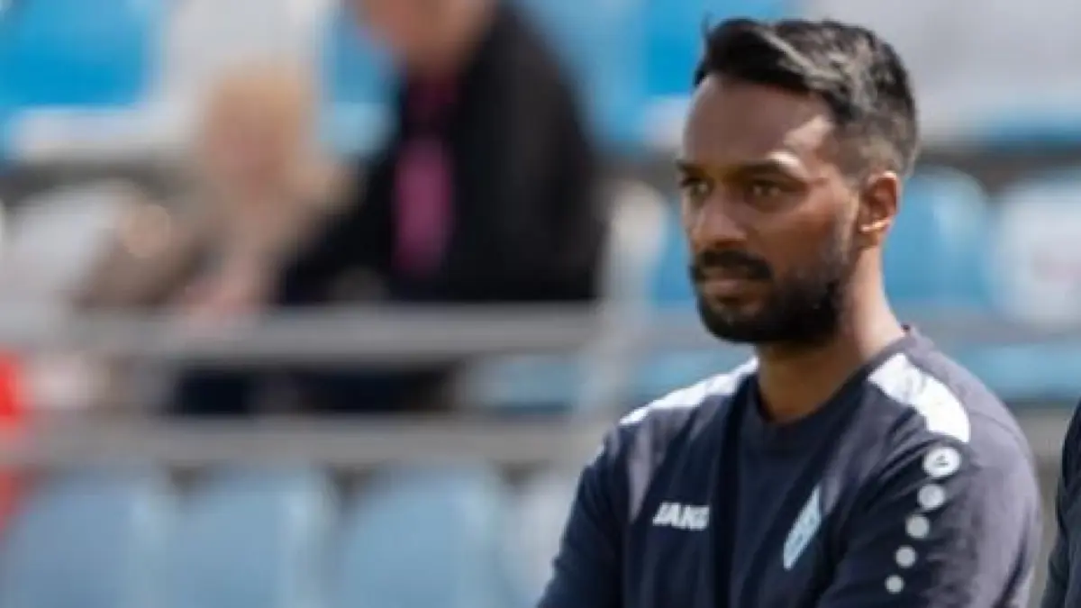 Thomas Siegmund (SV Boeblingen, Trainer) links mit Johnson Ariaratnam (SV Boeblingen, Trainer) rechts, SV Boeblingen vs. SV Waldhausen, Fussball, Landesliga 2, 2. Spieltag, Spielzeit 2025/2026, 23.08.2025, Foto: Eibner-Pressefoto/Edward Cheung