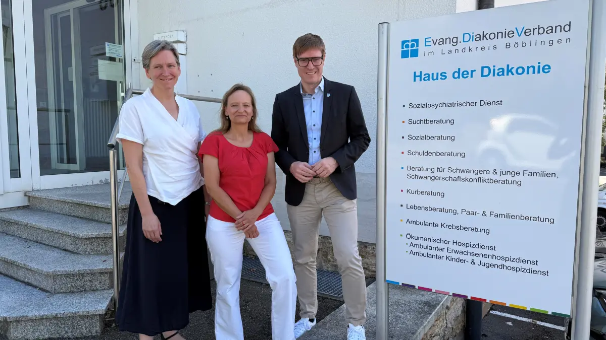 v.l.n.r. Amtsleiterin Almut Cobet, Bezirksgeschäftsführerin Manuela Weis, Oberbürgermeister Markus Kleemann