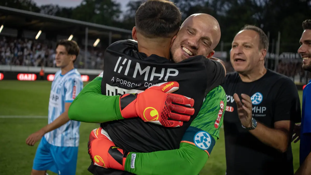07.08.2026, xerix, Fussball Regionalliga Suedwest, Stuttgarter Kickers - SSV Ulm 1846 Fußball v.l. Kerem Arslan und Felix Dornebusch der SV Stuttgarter Kickers liegen sich nach dem 4:2 sieg in den Armen DFL/DFB REGULATIONS PROHIBIT ANY USE OF PHOTOGRAPHS as IMAGE SEQUENCES and/or QUASI-VIDEO Stuttgart *** August 7, 2026, xerix, Regionalliga Southwest soccer, Stuttgarter Kickers vs. SSV Ulm 1846 Soccer: From left, Kerem Arslan and Felix Dornebusch of SV Stuttgarter Kickers embrace after their 42 victory. DFL and DFB regulations prohibit any use of photographs as image sequences and/or QUASI-VIDEO Stuttgart