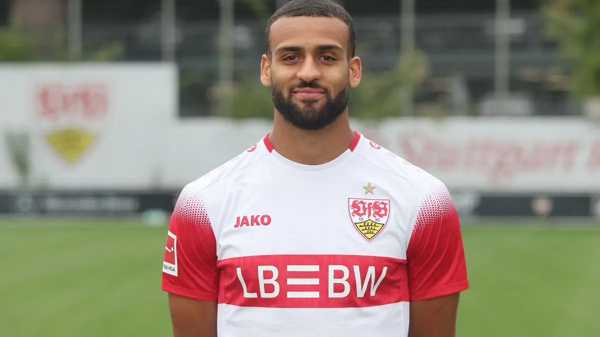 Fußball Fototermin VfB Stuttgart: BAU // Stuttgart , Fußball Bundesliga Saison 2026 2027 ; Fototermin VfB Stuttgart , Josha Vagnoman