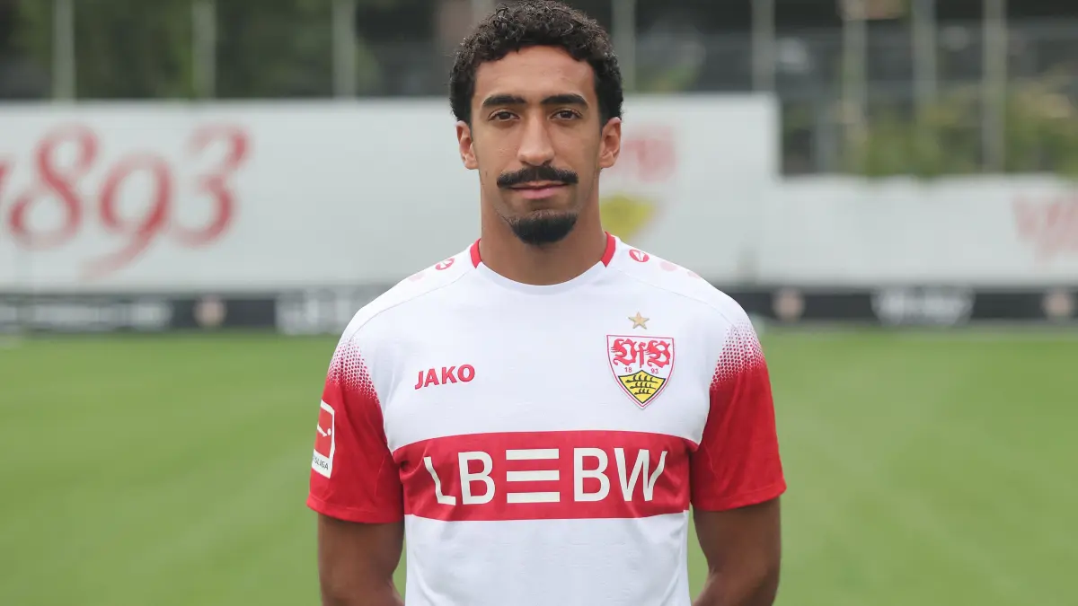 Fußball Fototermin VfB Stuttgart: BAU // Stuttgart , Fußball Bundesliga Saison 2026 2027 ; Fototermin VfB Stuttgart , Tiago Tomas