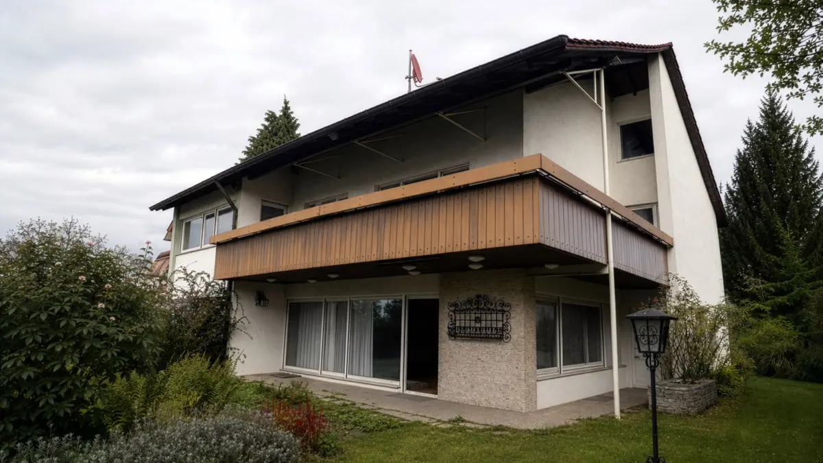 Einfamilienhaus in Ludwigsburg vor dem Umbau durch Hadi Tandawardaja von SOMAA Architekten in Stuttgart.