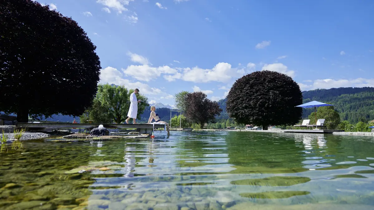 PanoramaQuell Marinium: Am hauseigenen Naturbadeteich verschmelzen Wellness und Natur zu einem unvergesslichen Erlebnis.
