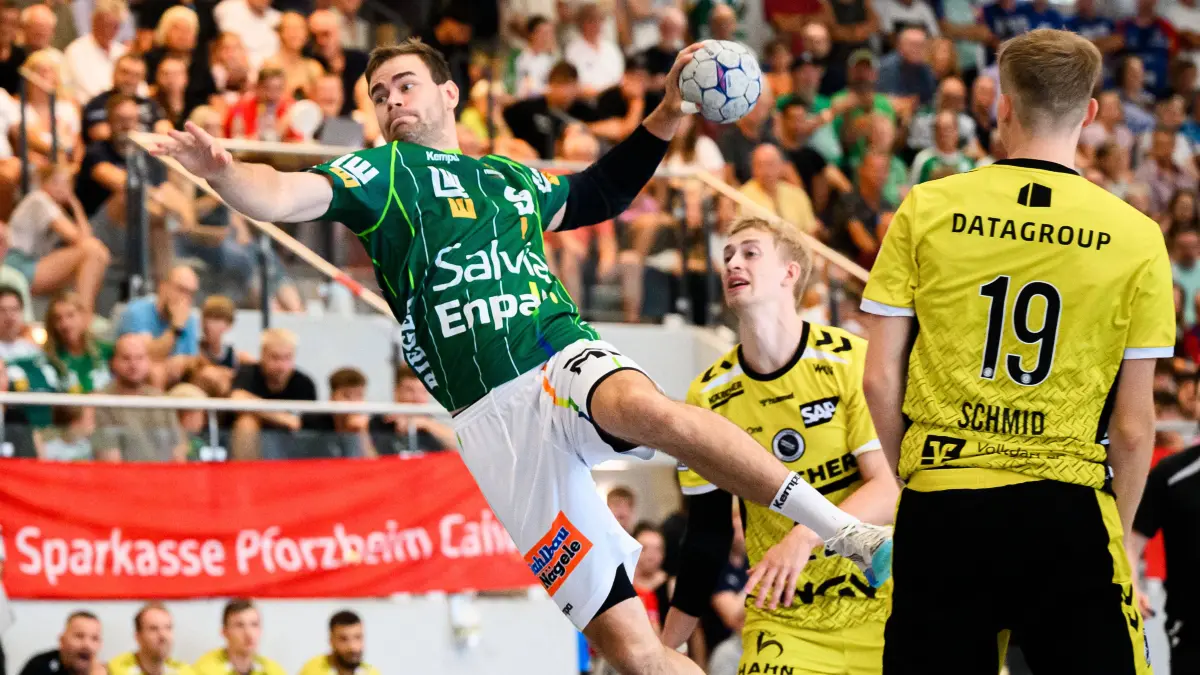 Altensteig: SCup - Finale - 26/27 - Frisch Auf Goeppingen - TVB Stuttgart Max Beneke Goeppingen Altensteig Eichwaldhalle Baden-Württemberg Deutschland *** Altensteig SCup Final 26 27 Frisch Auf Göppingen TVB Stuttgart Max Beneke Göppingen Altensteig Eichwaldhalle Baden-Württemberg Germany