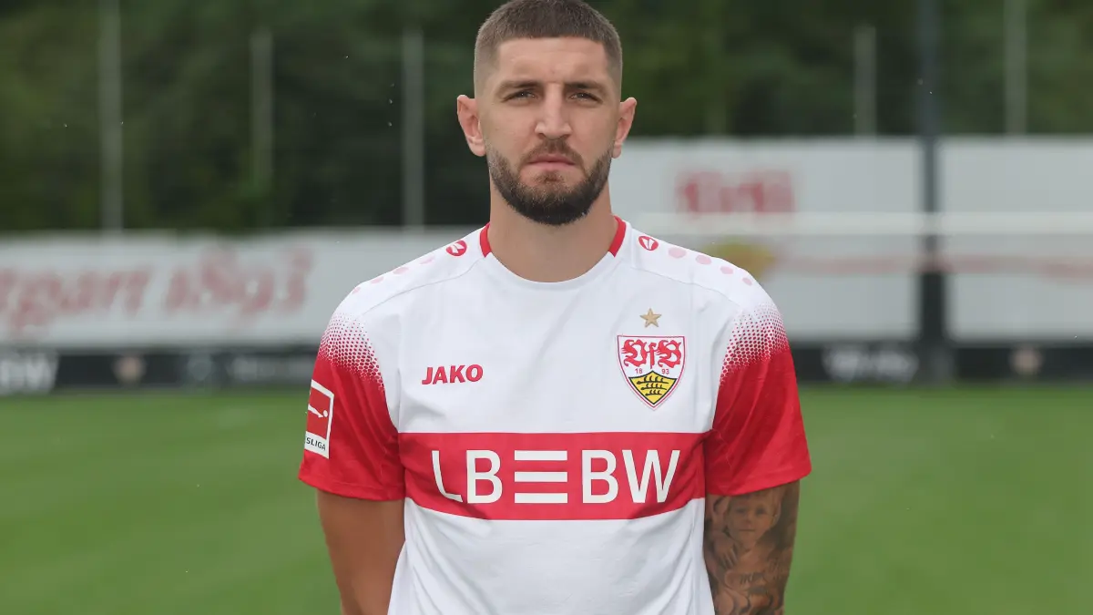BAU // Stuttgart , Fußball Bundesliga Saison 2026 2027 ; Fototermin VfB Stuttgart , Jeff Chabot