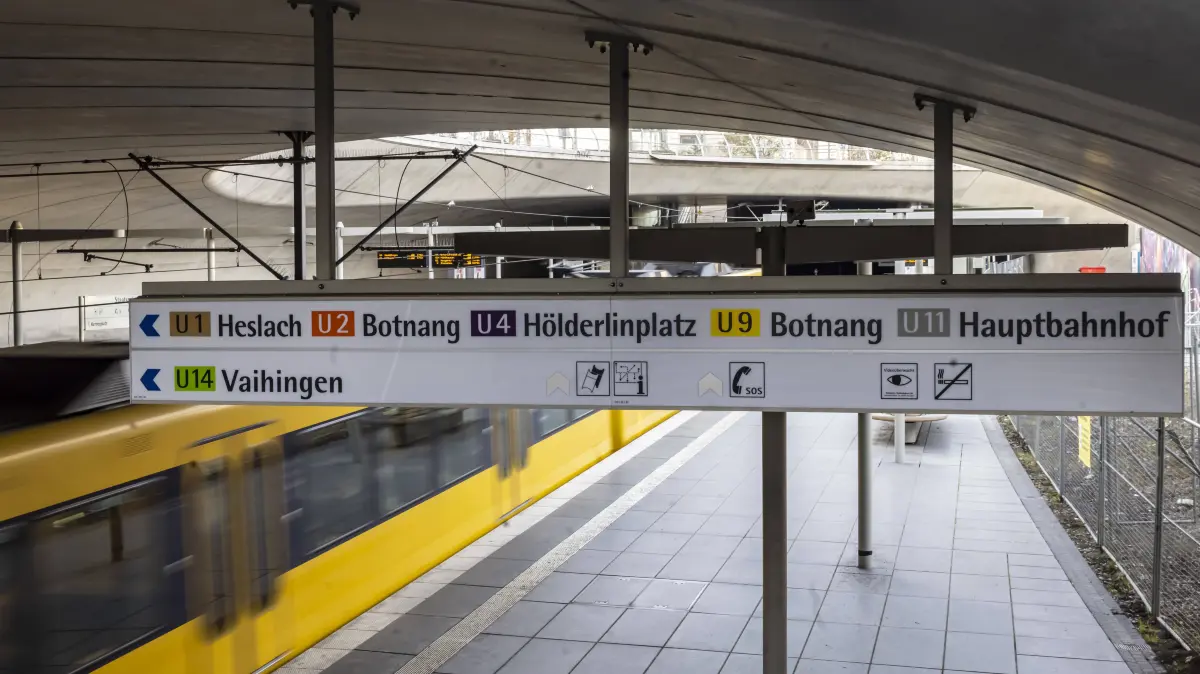 Haltestelle Staatsgalerie, Stuttgarter Straßenbahnen AG, SSB. // 28.02.2026: Stuttgart, Baden-Württemberg, Deutschland *** Stop Staatsgalerie, Stuttgarter Straßenbahnen AG, SSB 28 02 2026 Stuttgart, Baden Württemberg, Germany