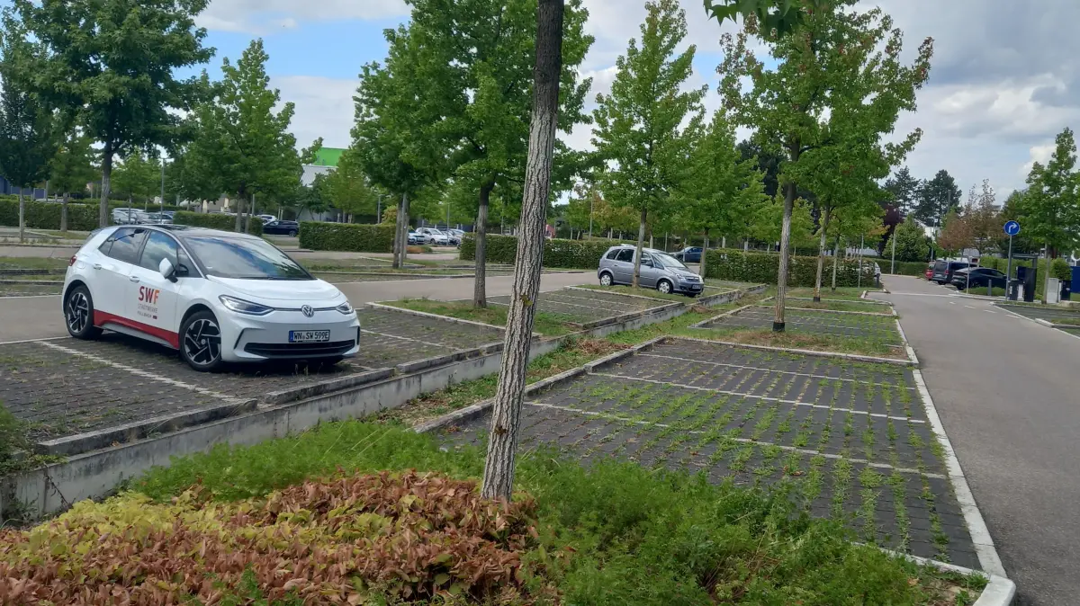 Der Parkplatz am F3-Bad zeigt sich immer wieder mit sehr viel freier Fläche.