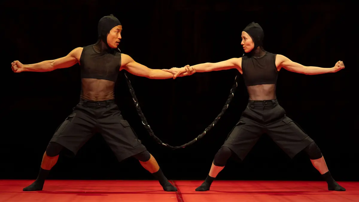 Shori Yamamoto und Sidney Elizabeth Turtschi, Gauthier Dance, in Rena Butlers Duett „Ritual in Rain“