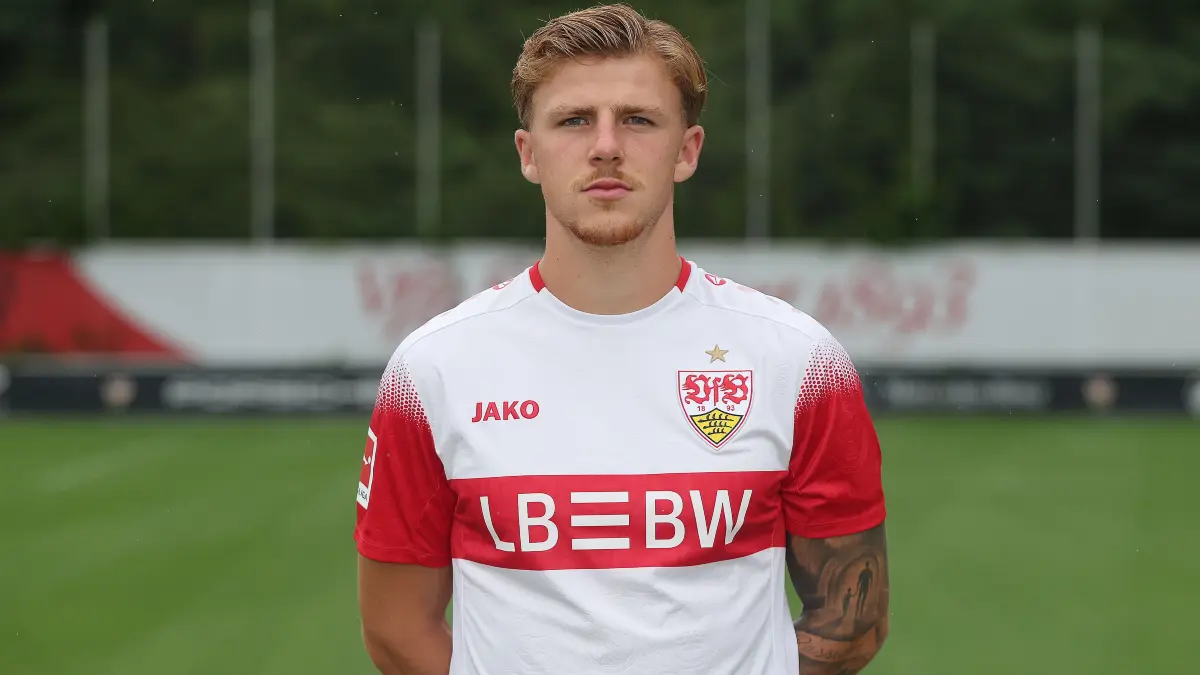 BAU // Stuttgart , Fußball Bundesliga Saison 2026 2027 ; Fototermin VfB Stuttgart , Finn Jeltsch