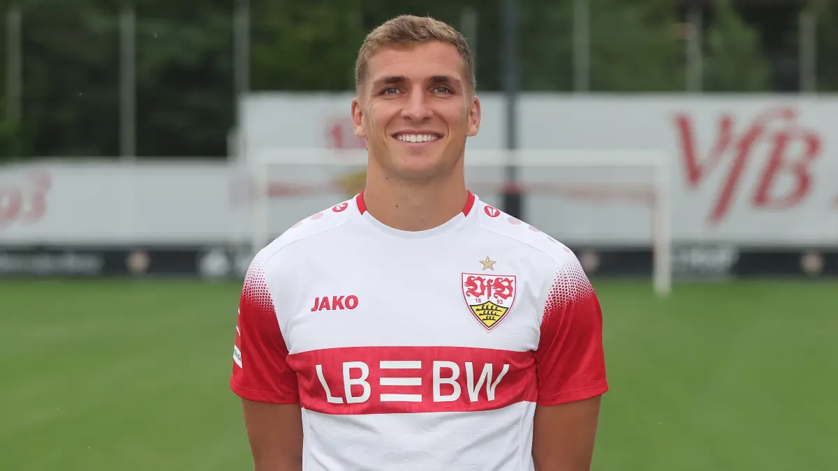 BAU // Stuttgart , Fußball Bundesliga Saison 2026 2027 ; Fototermin VfB Stuttgart , Grischa Prömel