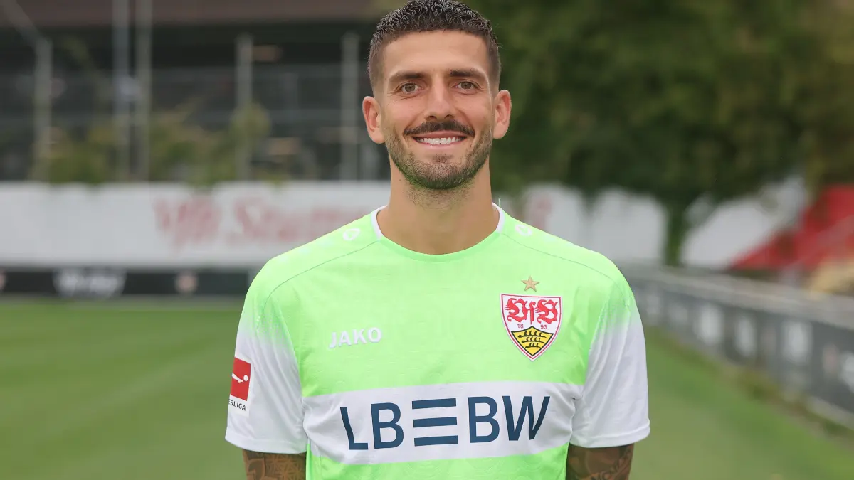 BAU // Stuttgart , Fußball Bundesliga Saison 2026 2027 ; Fototermin VfB Stuttgart , Fabian Bredlow