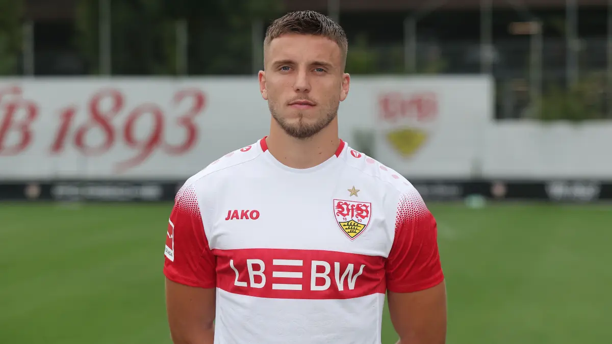 BAU // Stuttgart , Fußball Bundesliga Saison 2026 2027 ; Fototermin VfB Stuttgart , Ermedin Demirovic