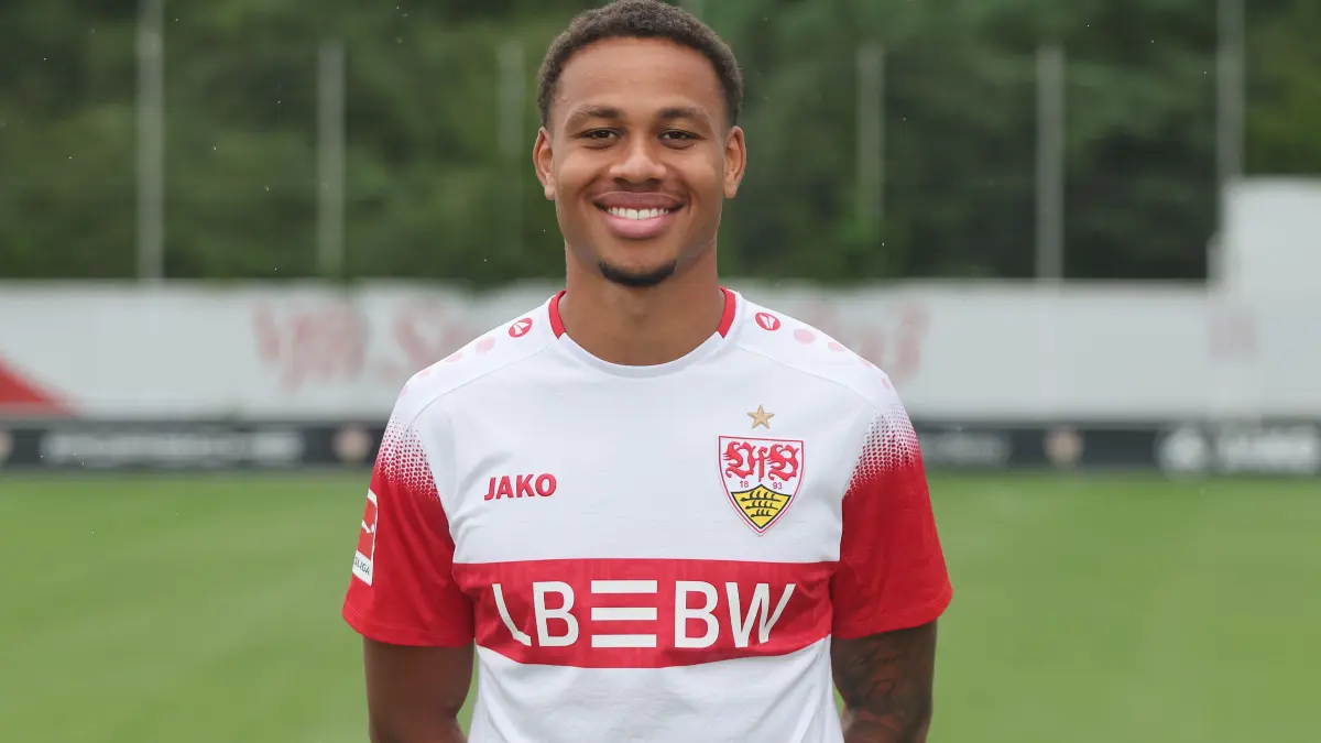 BAU // Stuttgart , Fußball Bundesliga Saison 2026 2027 ; Fototermin VfB Stuttgart , Nikolas Nartey