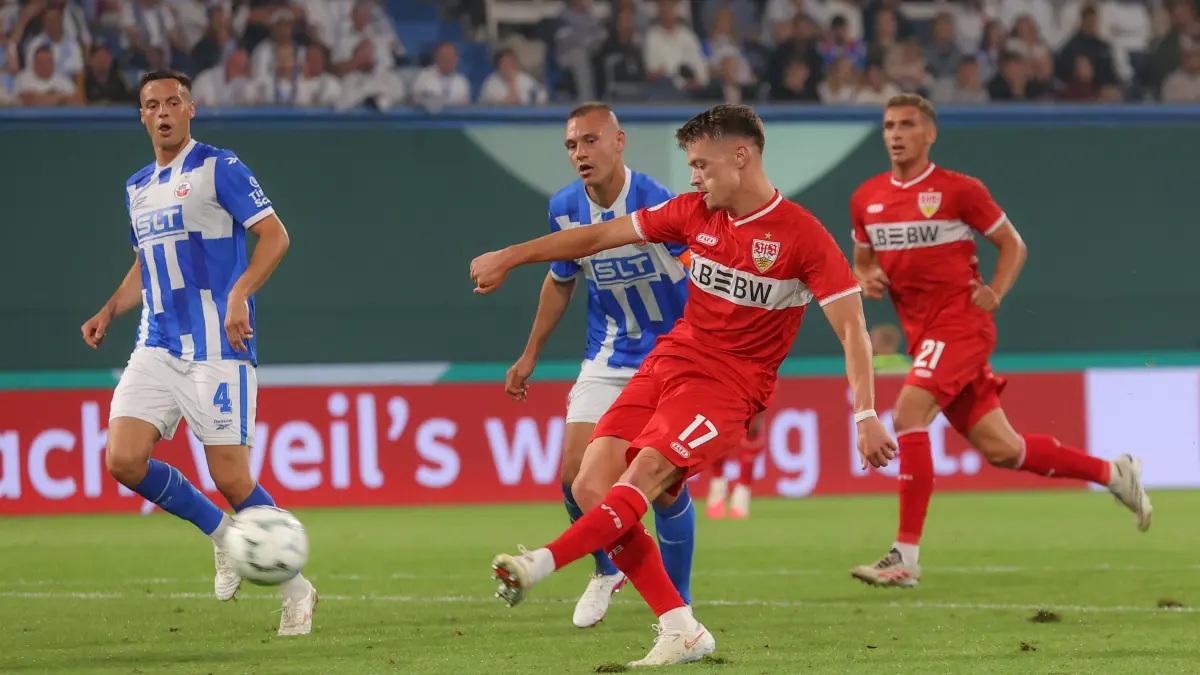 Fussball DFB-Pokal 1. Runde, FC Hansa Rostock - VfB Stuttgart: 21.08.2026, xtgx, Fussball DFB-Pokal 1. Runde, FC Hansa Rostock - VfB Stuttgart, v.l. Dzenan Pejcinovic Stuttgart, 17 schiesst Tor, schießt, Torschuetze, erzielt Tor, Treffer, scores the goal 0:2 DFL/DFB REGULATIONS PROHIBIT ANY USE OF PHOTOGRAPHS as IMAGE SEQUENCES and/or QUASI-VIDEO Rostock *** August 21, 2026, xtgx, Soccer DFB Cup 1st Round, FC Hansa Rostock vs. VfB Stuttgart, from left: Dzenan Pejcinovic Stuttgart, 17 scores a goal, shoots, goal scorer, scores a goal, goal, scores the goal 02 DFL DFB REGULATIONS PROHIBIT ANY USE OF PHOTOGRAPHS as IMAGE SEQUENCES and/or QUASI-VIDEO Rostock
