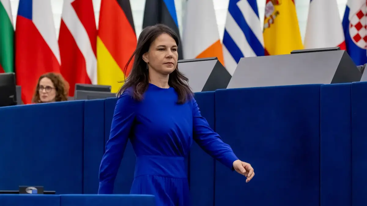 Ein braves Dasein als Hausfrau und Mutter kann man sich bei Annalena Baerbock nicht vorstellen. Die Grünen-Politikerin braucht das diplomatische Rampenlicht, um ihre feministische Außenpolitik zu verwirklichen.
