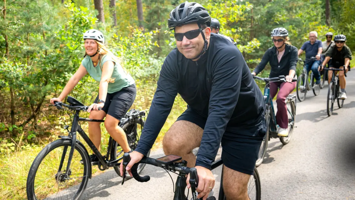 SPD-Chef Klingbeil auf Radtour durch seinen Wahlkreis: 21.08.2026, Niedersachsen, Scheeßel: Lars Klingbeil (SPD), Bundesminister der Finanzen, Vizekanzler und SPD-Bundesvorsitzender, bei einer Radtour durch seinen Wahlkreis. Foto: Sina Schuldt/dpa +++ dpa-Bildfunk +++
