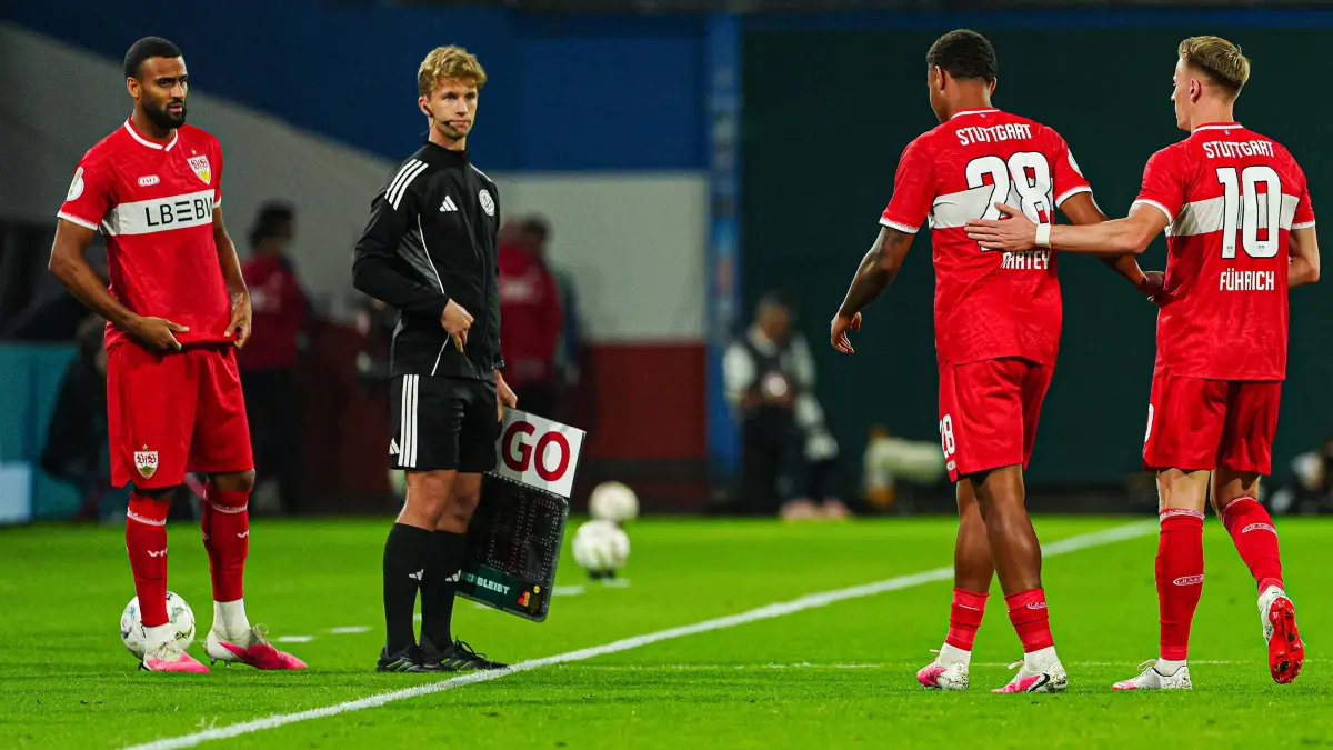 Nikolas Nartey VfB Stuttgart, 28 wird wegen Verletzung ausgewechselt GER, FC Hansa Rostock vs. VfB Stuttgart, Fußball, DFB-Pokal, 1. Runde, Saison 2026/2027, 21.08.2026 GER, FC Hansa Rostock vs. VfB Stuttgart, Fußball, DFB-Pokal, 1. Runde, Saison 2026/2027, 21.08.2026 Rostock *** Nikolas Nartey VfB Stuttgart, 28, is substituted due to injury GER, FC Hansa Rostock vs. VfB Stuttgart, Soccer, DFB Cup, 1st Round, 20262027 Season, August 21, 2026, GER, FC Hansa Rostock vs. VfB Stuttgart, Soccer, DFB Cup, 1st Round, 20262027 Season, August 21, 2026, Rostock Copyright: xEibner-Pressefoto/MarcelxvonxFehrnx EP_MFN