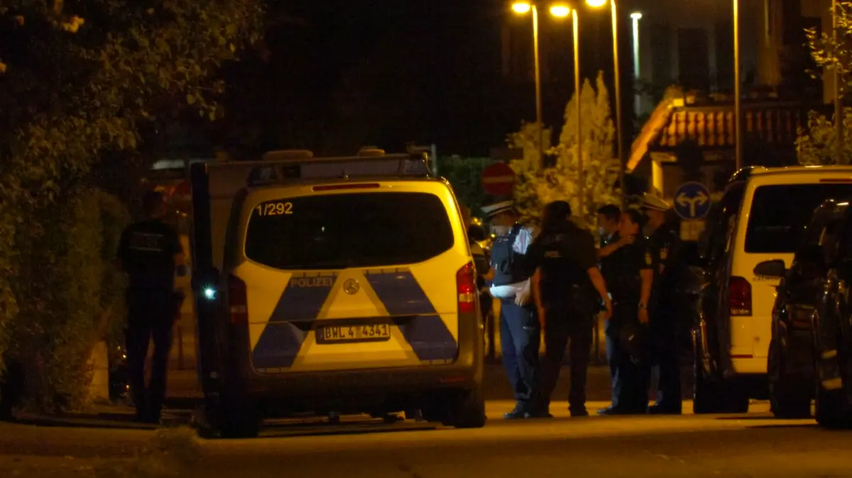 Bei einem größeren Polizeieinsatz in Stuttgart-Sillenbuch ist am Mittwochabend eine Person festgenommen worden.