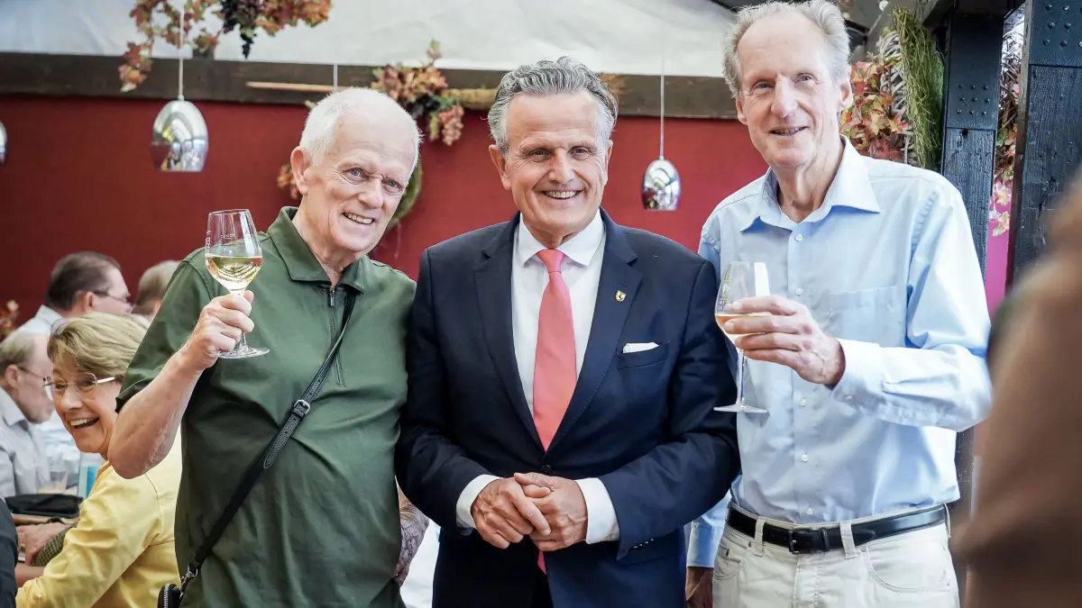 Bürgermeister Klassentreffen Alt-Bürgermeister Stuttgarts treffen sich Frank Nopper auf dem Weindorf Von Dr. Schuster und Fritz Kuhn bis Kaufmann : Bürgermeister Klassentreffen Alt-Bürgermeister Stuttgarts treffen sich Frank Nopper auf dem Weindorf Von Dr. Schuster und Fritz Kuhn bis Kaufmann