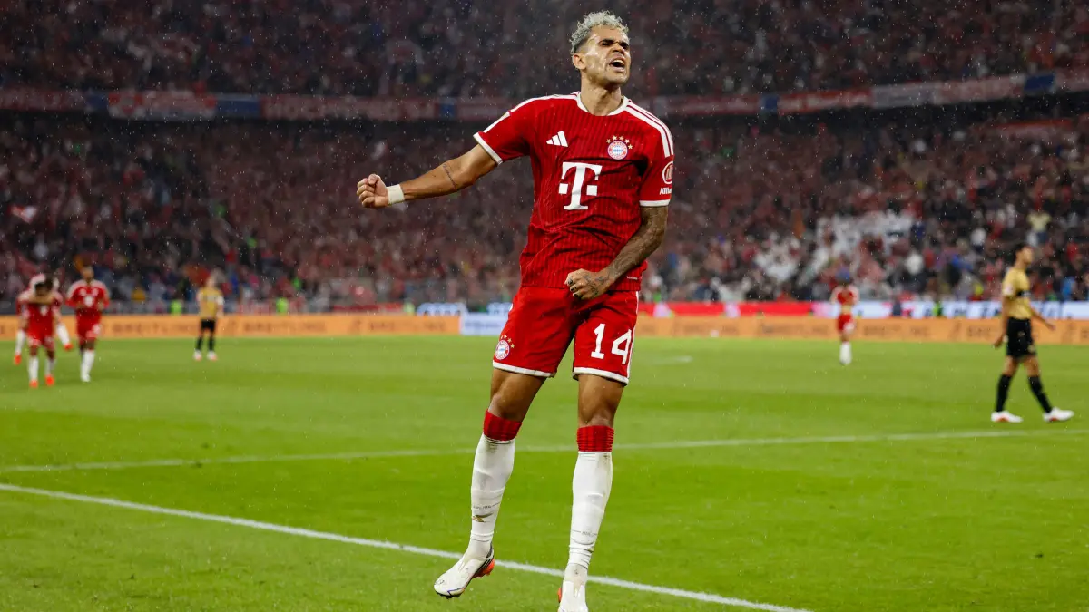 FBL-GER-BUNDESLIGA-BAYERN MUNICH-STUTTGART: Bayern Munich's Colombian forward #14 Luis Diaz celebrates scoring his team's fifth goal during the German first division Bundesliga football match between FC Bayern Munich and VfB Stuttgart in Munich, southern Germany, on August 28, 2026. Bayern Munich won the match 5-1. (Photo by Alexandra BEIER / AFP) / DFL REGULATIONS PROHIBIT ANY USE OF PHOTOGRAPHS AS IMAGE SEQUENCES AND/OR QUASI-VIDEO